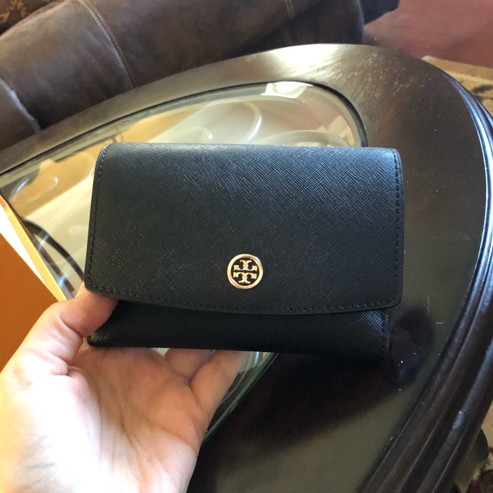 TORY BURCH WALLET!!!!